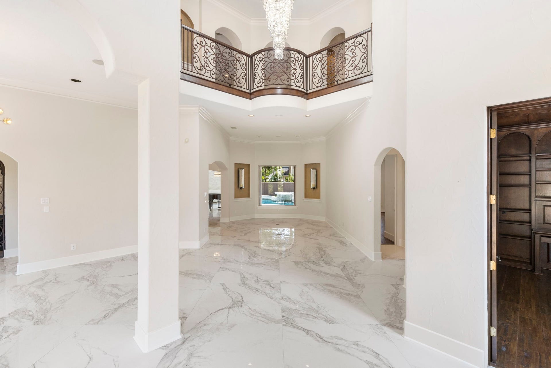 47 Hunnewell Way, The Woodlands, TX 77382 Thoughtful updates breathe fresh energy into this beautifully designed home, blending timeless character with modern touches throughout.
