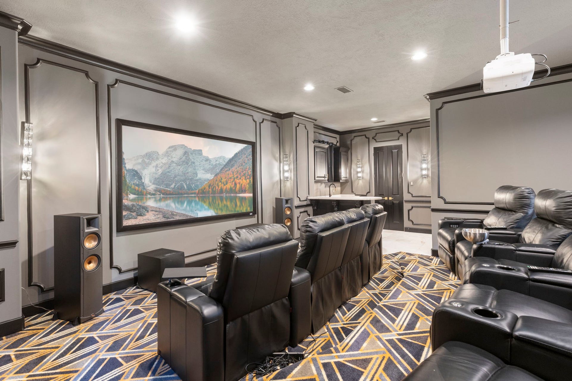 47 Hunnewell Way, The Woodlands, TX 77382 Updated with carpet, painted walls, trim & cabinetry, this 2nd floor media room offers theater-style seating.