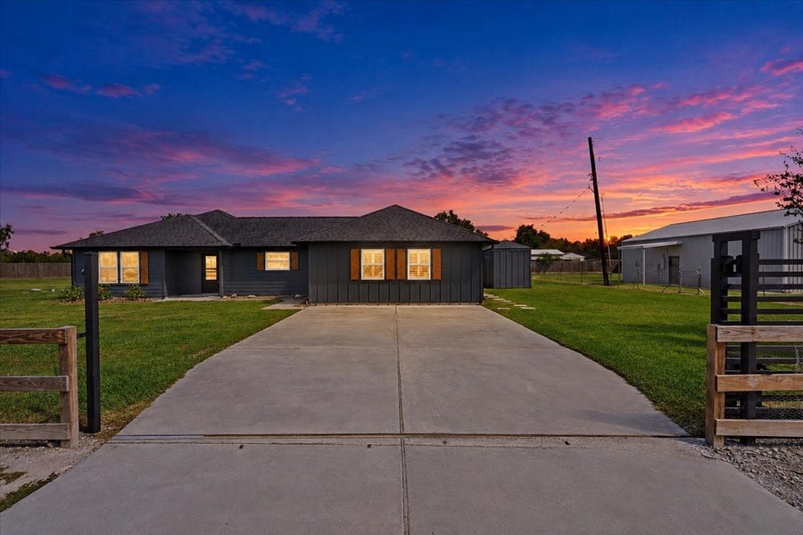 Property photo for 7811 County Road 168, Alvin, TX