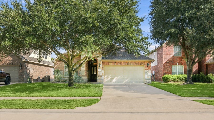 Property photo for 25018 Lakecrest Manor Drive, Katy, TX