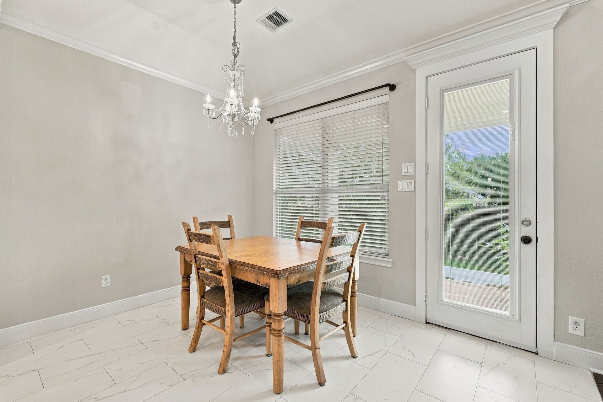 1706 Elmside Court, Conroe, TX 77301 BREAKFAST AREA