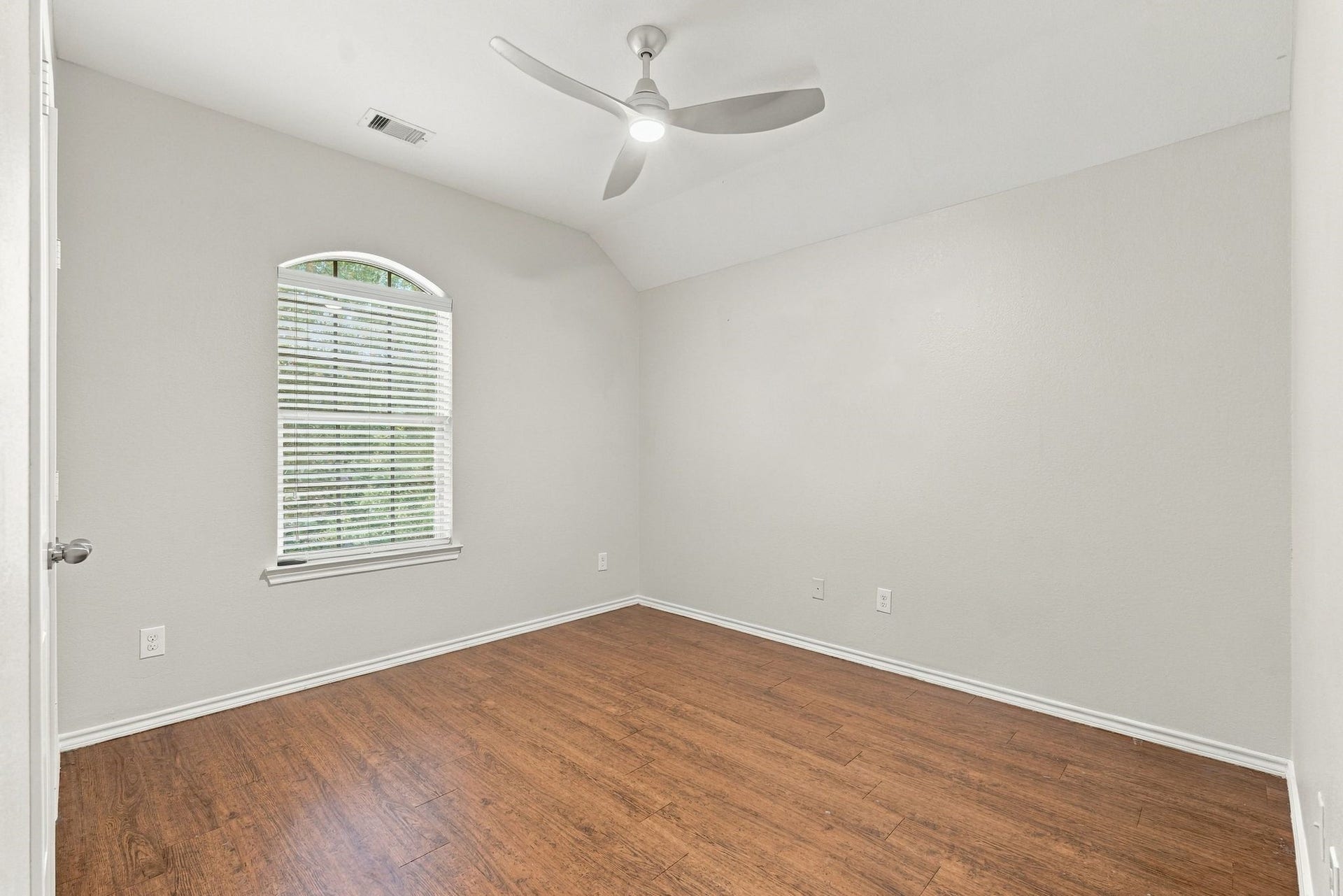 1706 Elmside Court, Conroe, TX 77301 THIRD ROOM UPSTAIRS