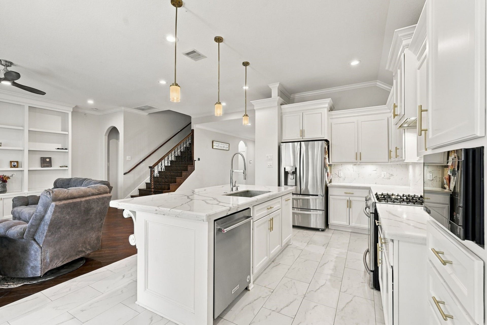1706 Elmside Court, Conroe, TX 77301 VIEW FROM THE BREAKFAST AREA