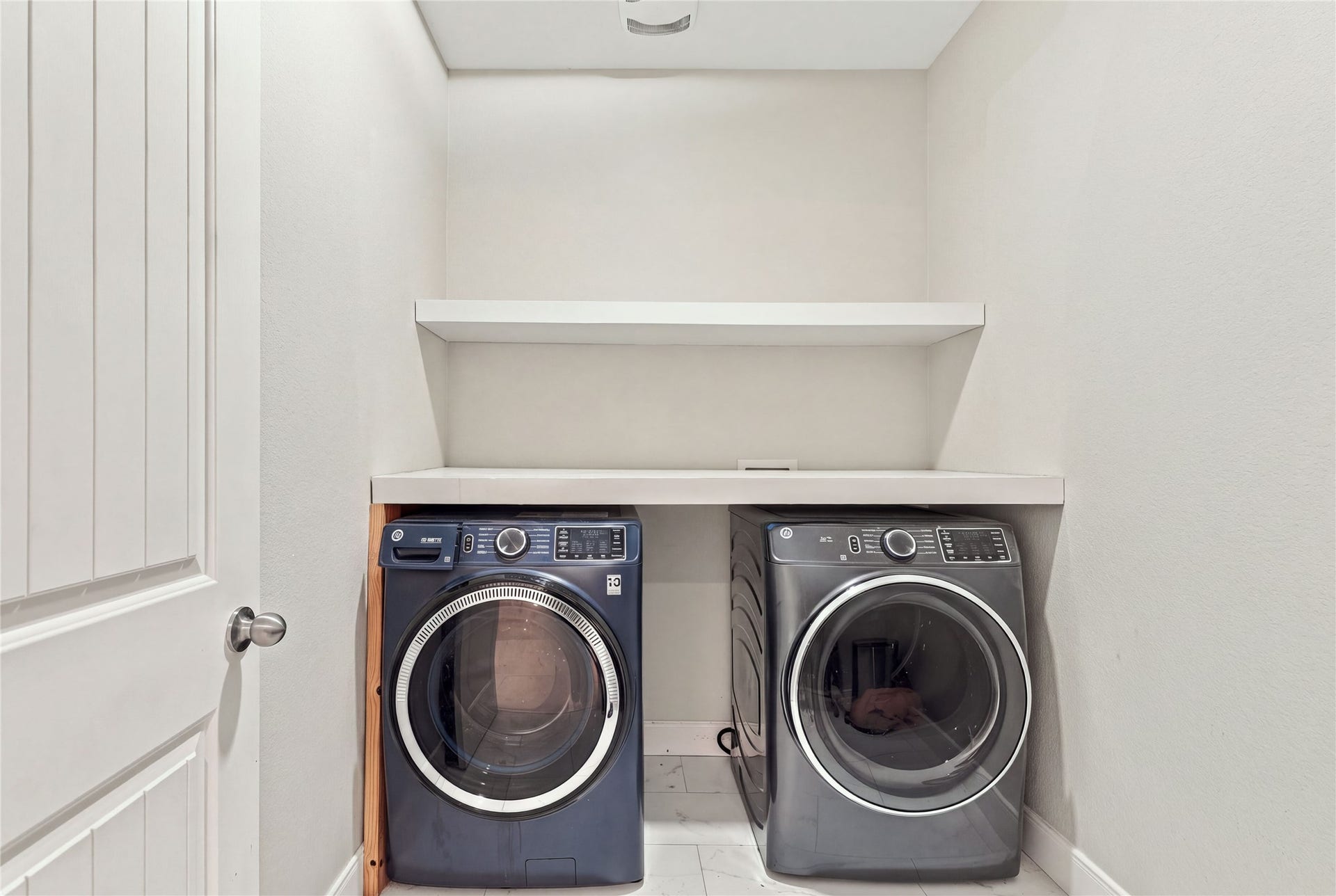 1706 Elmside Court, Conroe, TX 77301 LAUNDRY ROOM DOWN STAIRS