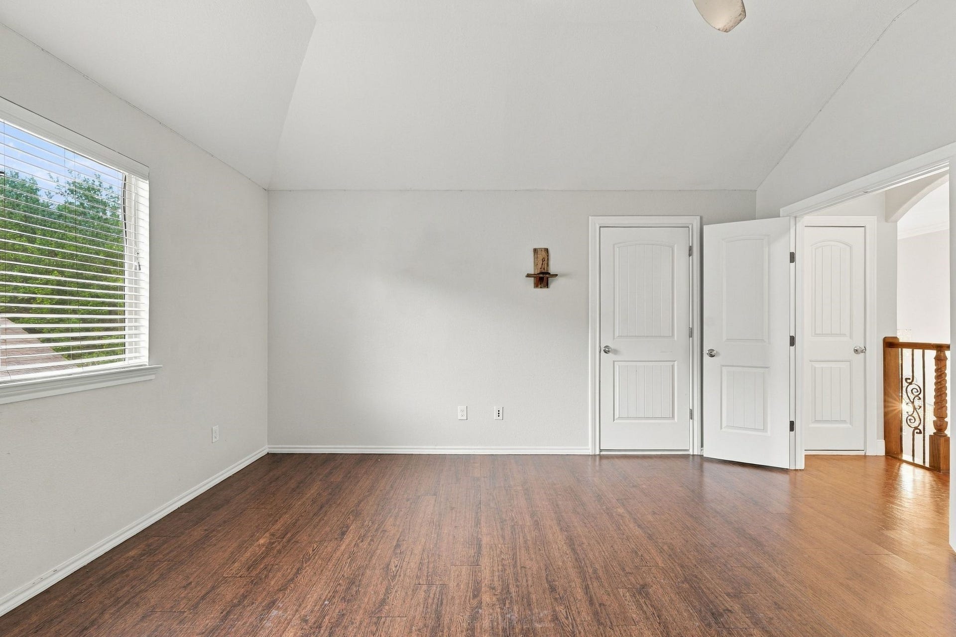 1706 Elmside Court, Conroe, TX 77301 LARGE ROOM UPSTAIRS, CAN BE A GAME ROOM, THEATHER ROOM OR AN ADDITIONAL BEDROOM.