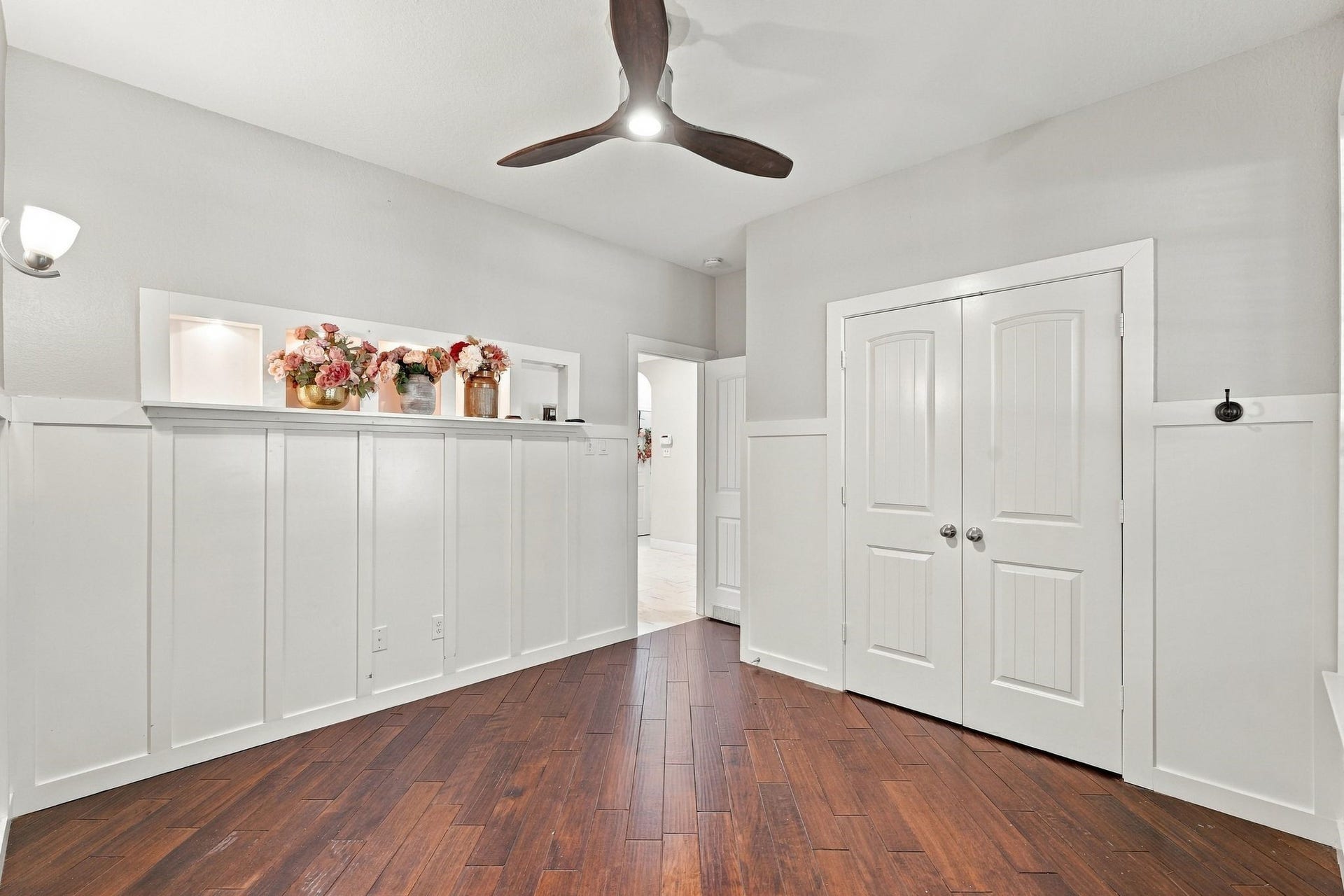 1706 Elmside Court, Conroe, TX 77301 ADDITIONAL BEDROOM DOWNSTIARS. THIS IS TO THE LEFT AS YOU ENTER THE HOME. OPPOSITE SIDE FROM THE PRIMARY BEDROOM
