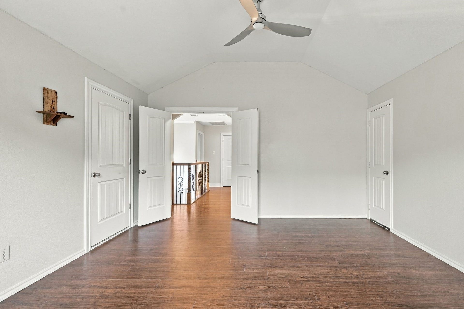 1706 Elmside Court, Conroe, TX 77301 LARGE ROOM UPSTAIRS, CAN BE A GAME ROOM, THEATHER ROOM OR AN ADDITIONAL BEDROOM.