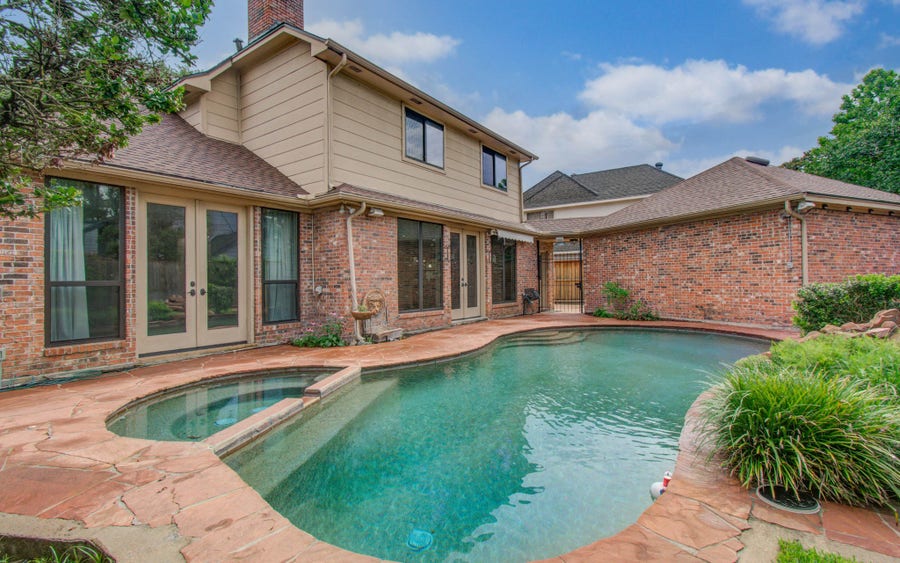 Property photo for 2 Hickory Shadows Drive, Houston, TX