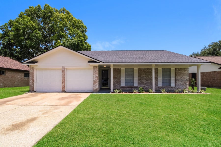 Property photo for 1611 Pecan Hollow Street, Pearland, TX