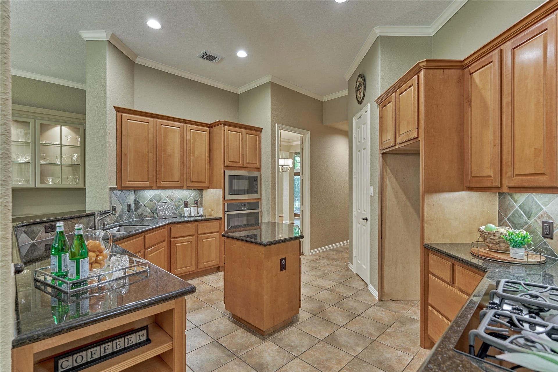 14 Mystic Pines Court, The Woodlands, TX 77382 14 Mystic Pines Court, The Woodlands, TX 77382