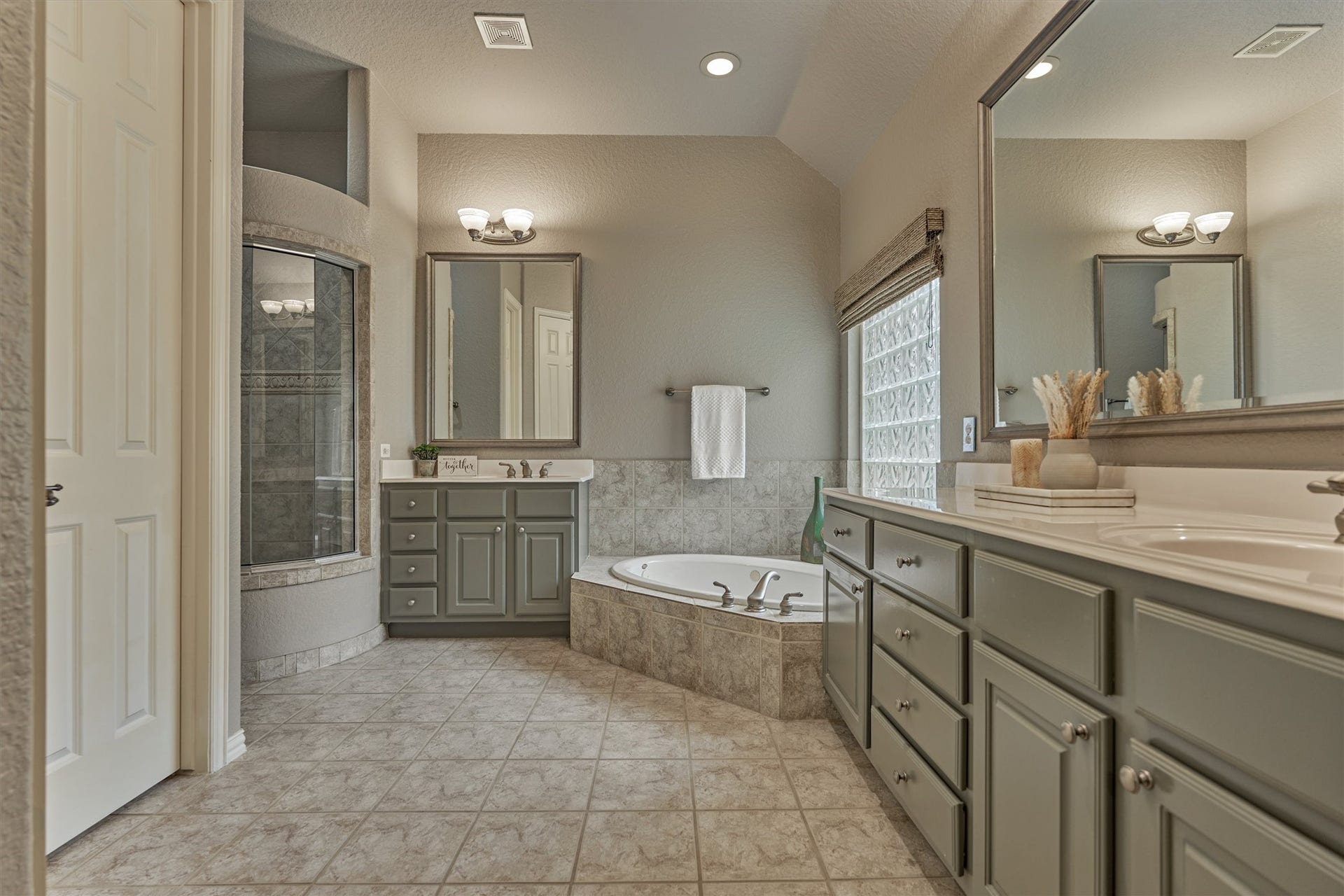 14 Mystic Pines Court, The Woodlands, TX 77382 14 Mystic Pines Court, The Woodlands, TX 77382