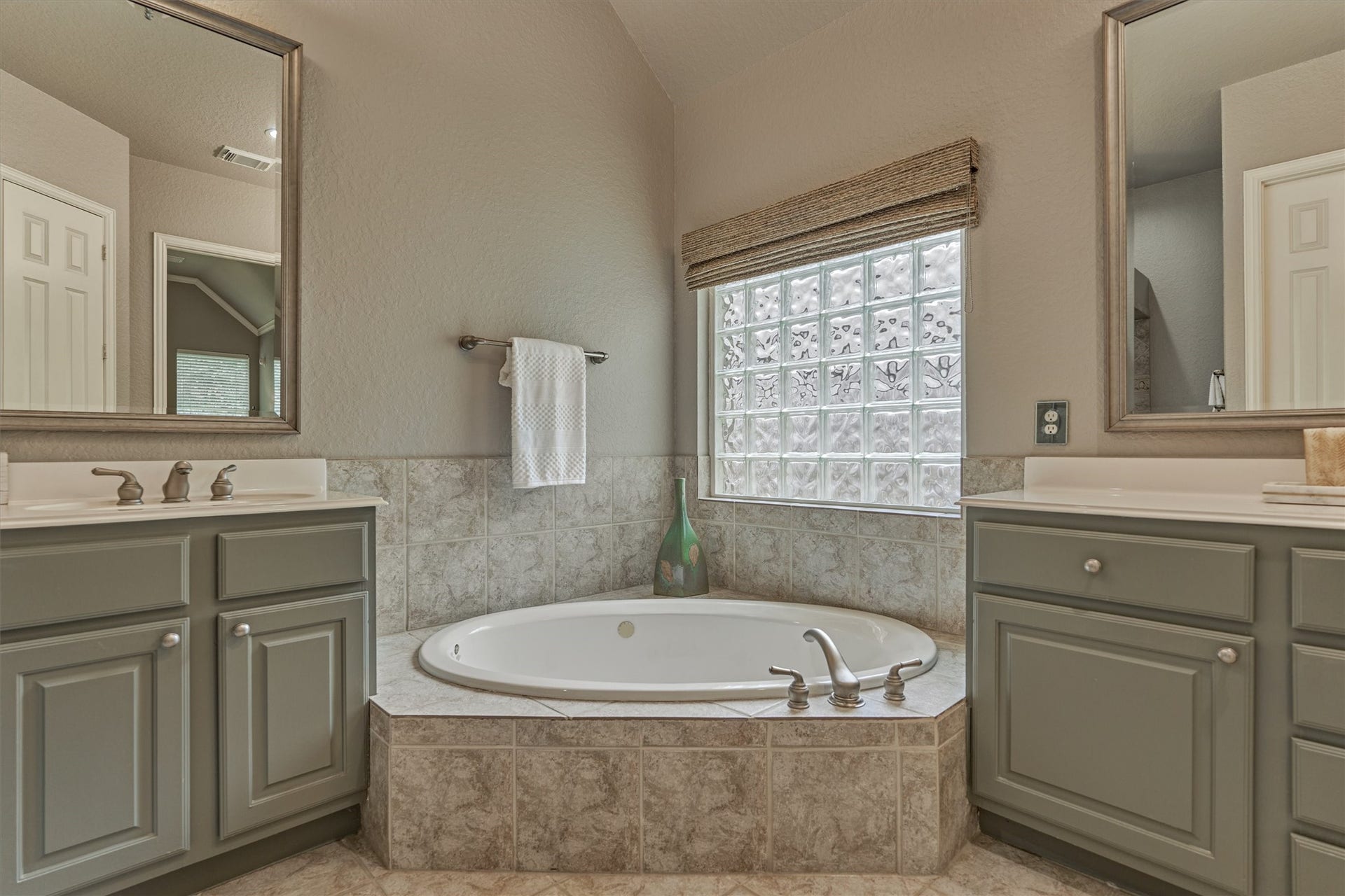 14 Mystic Pines Court, The Woodlands, TX 77382 14 Mystic Pines Court, The Woodlands, TX 77382
