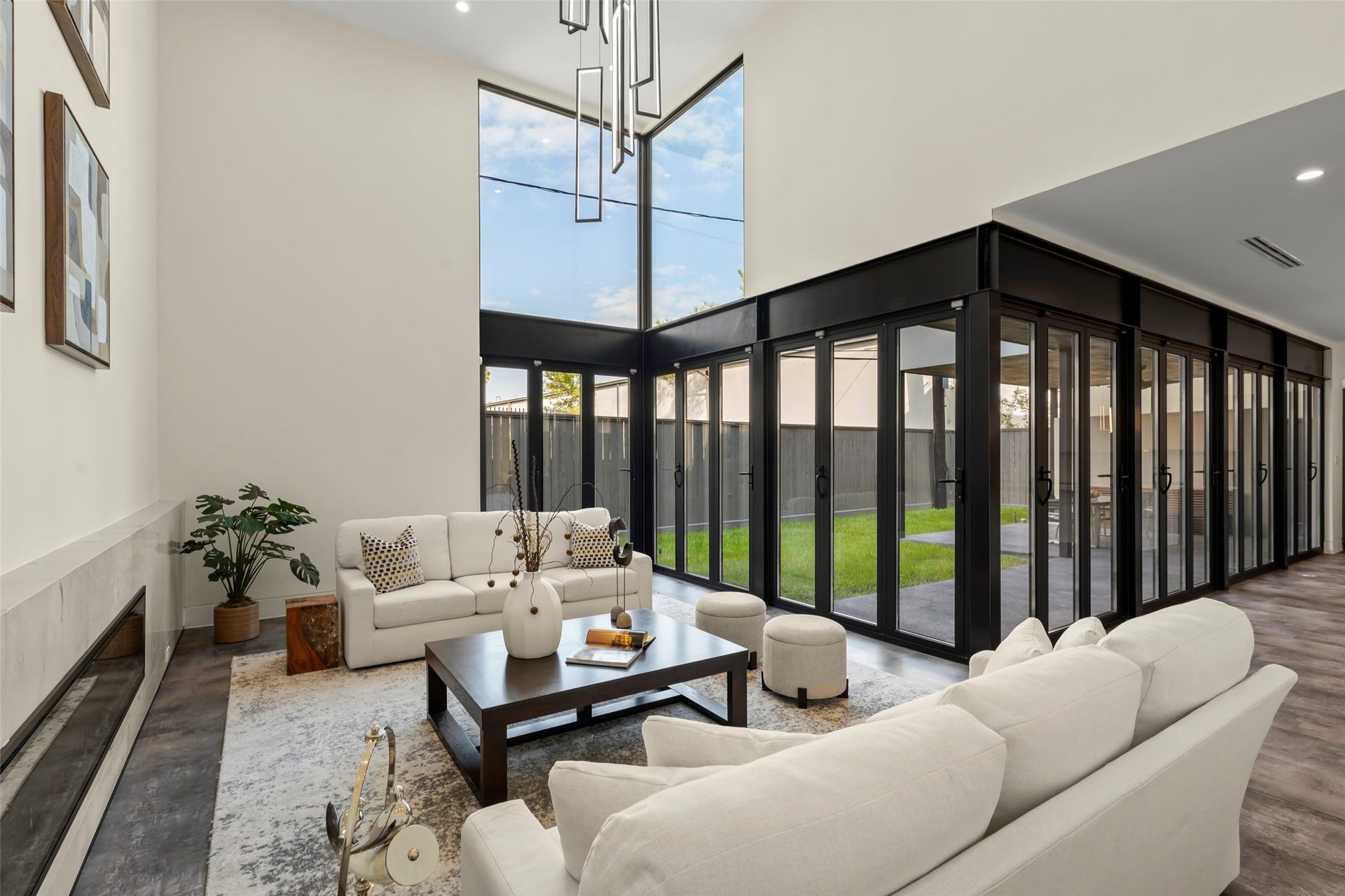 2610 Westgrove Lane, Houston, TX 77027 2610 Westgrove Lane, Houston, TX 77027