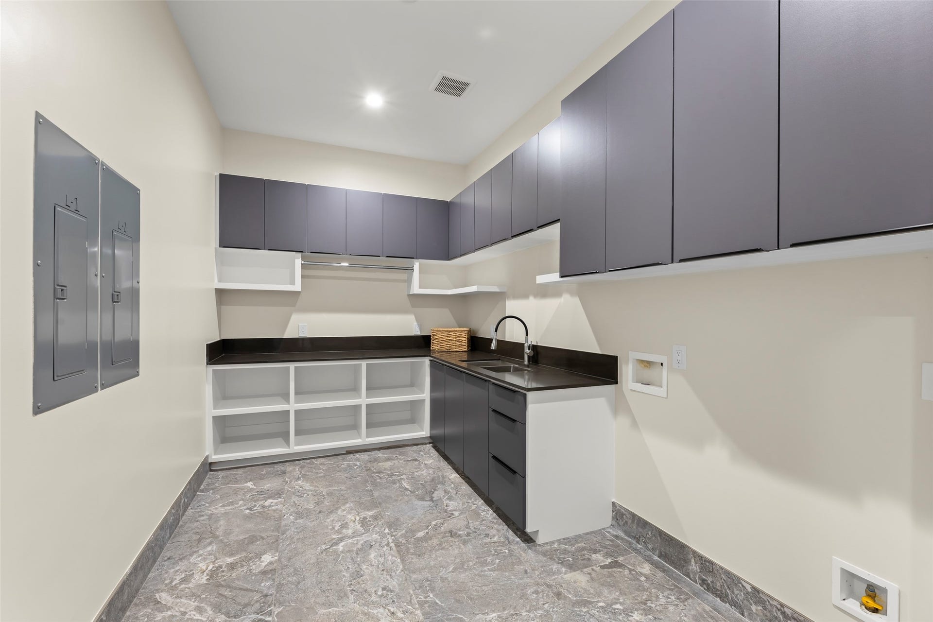 2610 Westgrove Lane, Houston, TX 77027 2610 Westgrove Lane, Houston, TX 77027