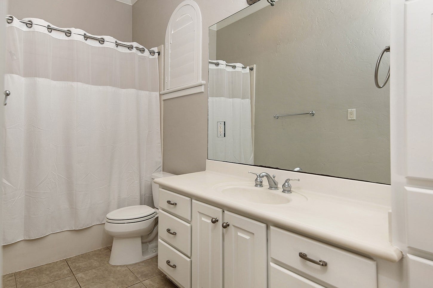 74 Batesbrooke Court, The Woodlands, TX 77381 74 Batesbrooke Court, The Woodlands, TX 77381