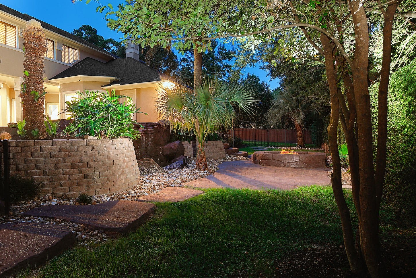 74 Batesbrooke Court, The Woodlands, TX 77381 74 Batesbrooke Court, The Woodlands, TX 77381