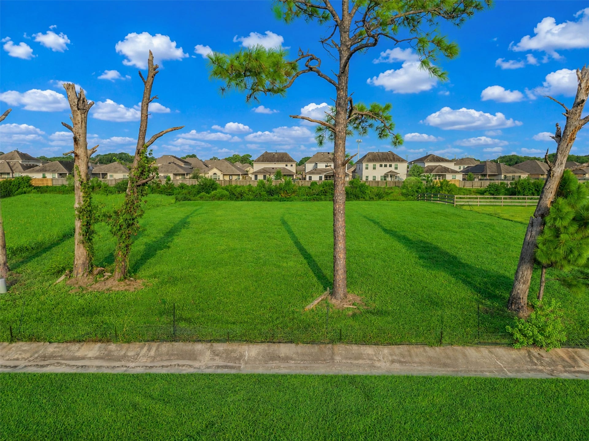 4116 Leslies Way, Dickinson, TX 77539 4116 Leslies Way, Dickinson, TX 77539