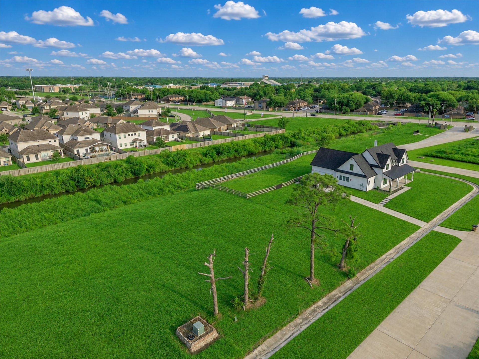 4116 Leslies Way, Dickinson, TX 77539 4116 Leslies Way, Dickinson, TX 77539