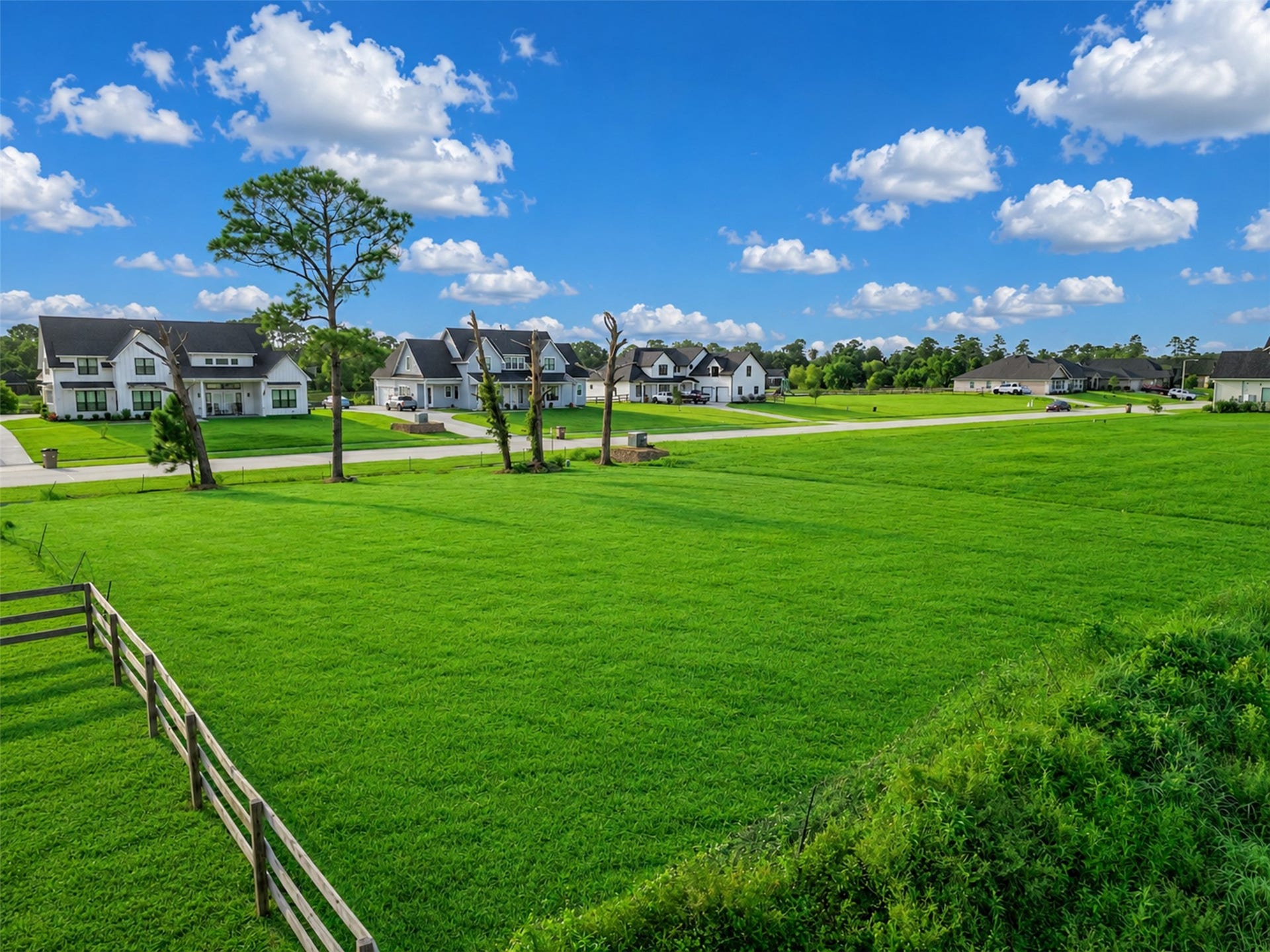 4116 Leslies Way, Dickinson, TX 77539 4116 Leslies Way, Dickinson, TX 77539