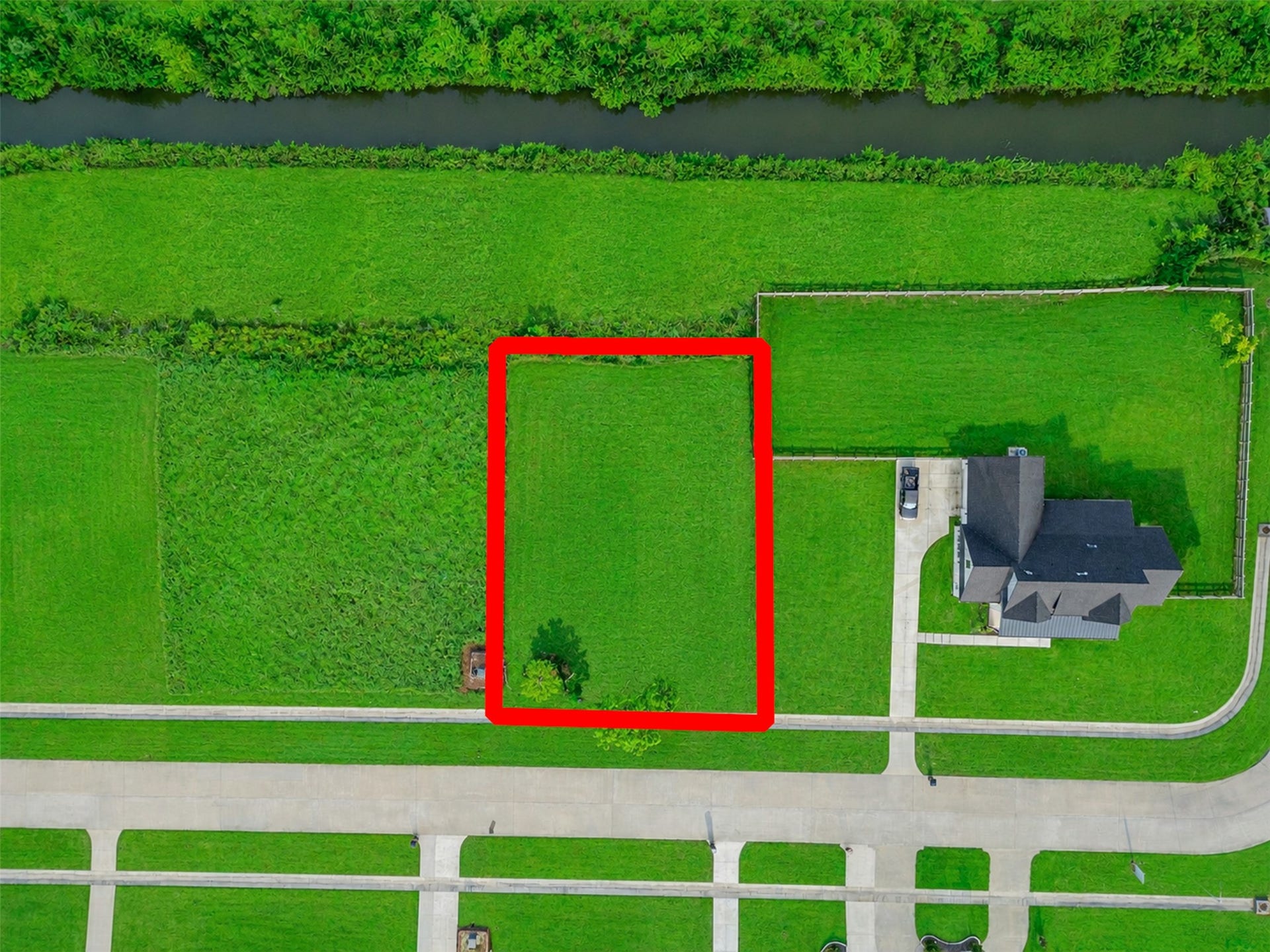 4116 Leslies Way, Dickinson, TX 77539 Plenty of room to build your dream home.