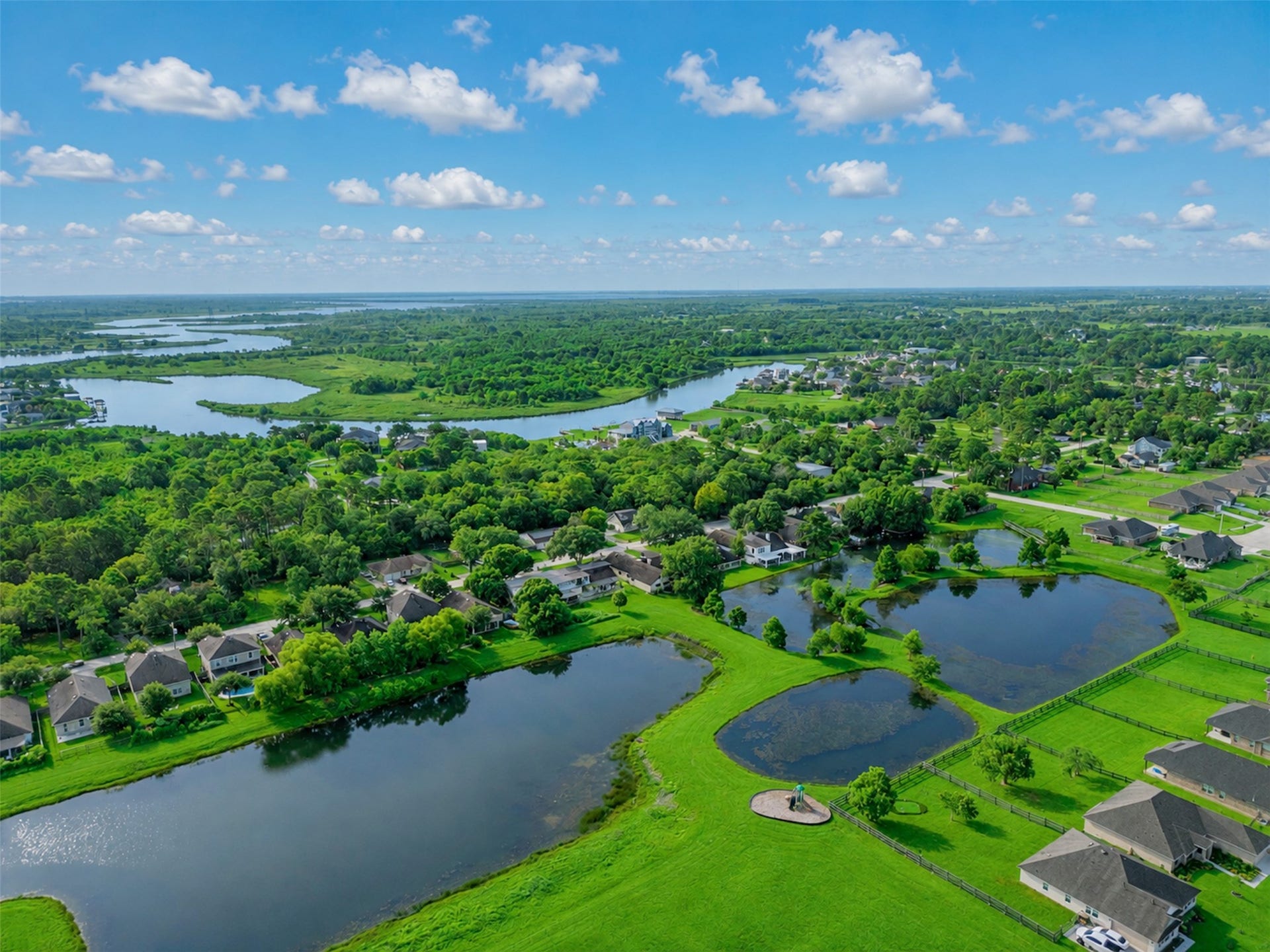 4116 Leslies Way, Dickinson, TX 77539 4116 Leslies Way, Dickinson, TX 77539