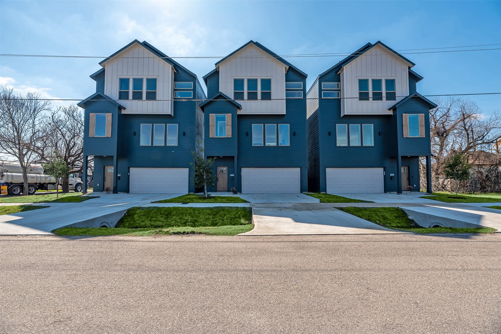 2318 Mills Street, Houston, TX 77026 2318 Mills Street, Houston, TX 77026