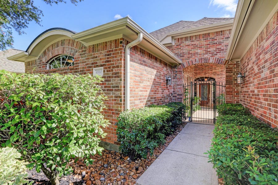 Property photo for 4510 Cypress Pond Court, Houston, TX