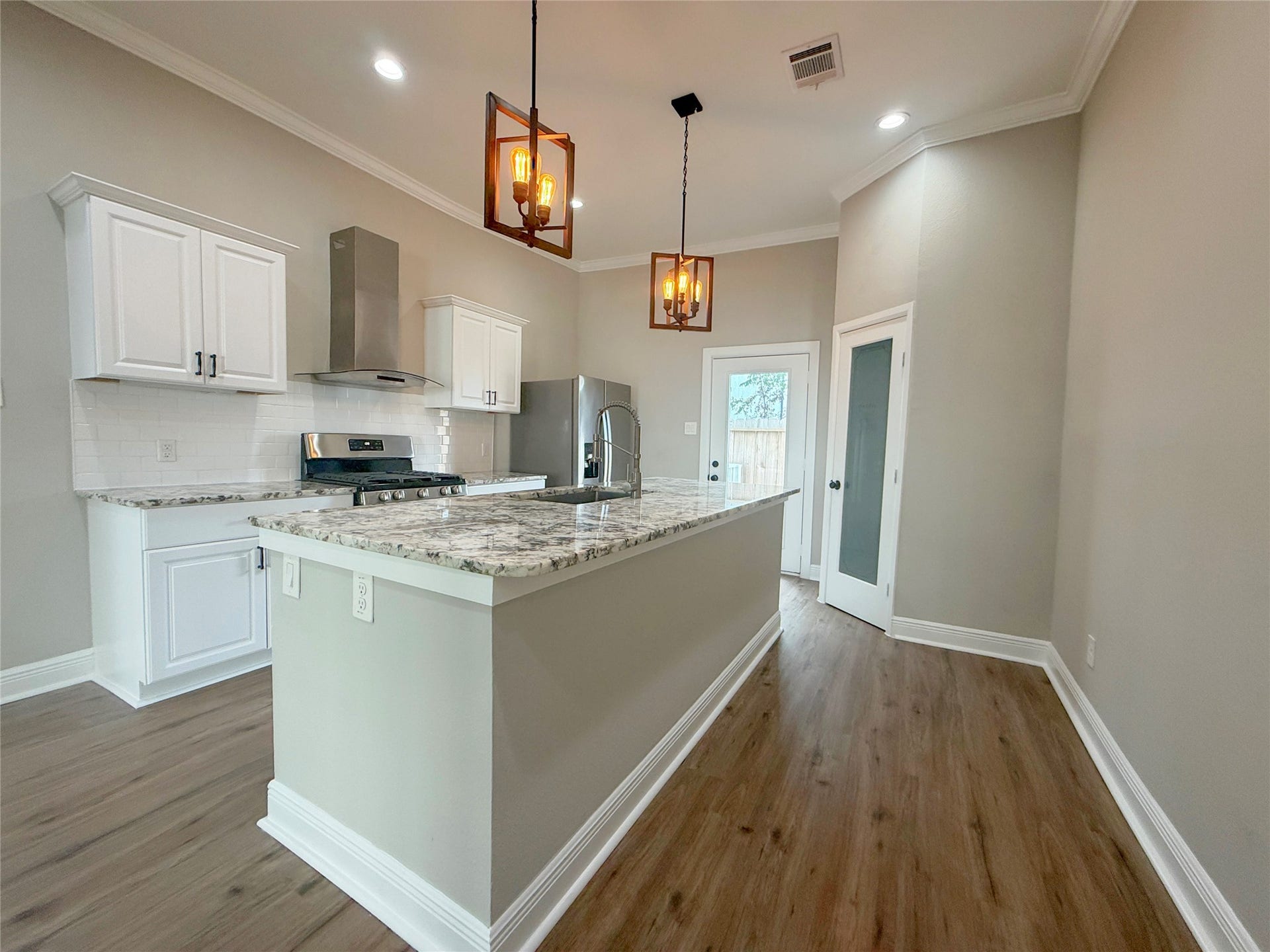 1517 COLORADO Street, Houston, TX 77007 Thoughtfully designed kitchen layout combines functionality and style, with ample counter space, modern finishes, and an open arrangement ideal for everyday living.