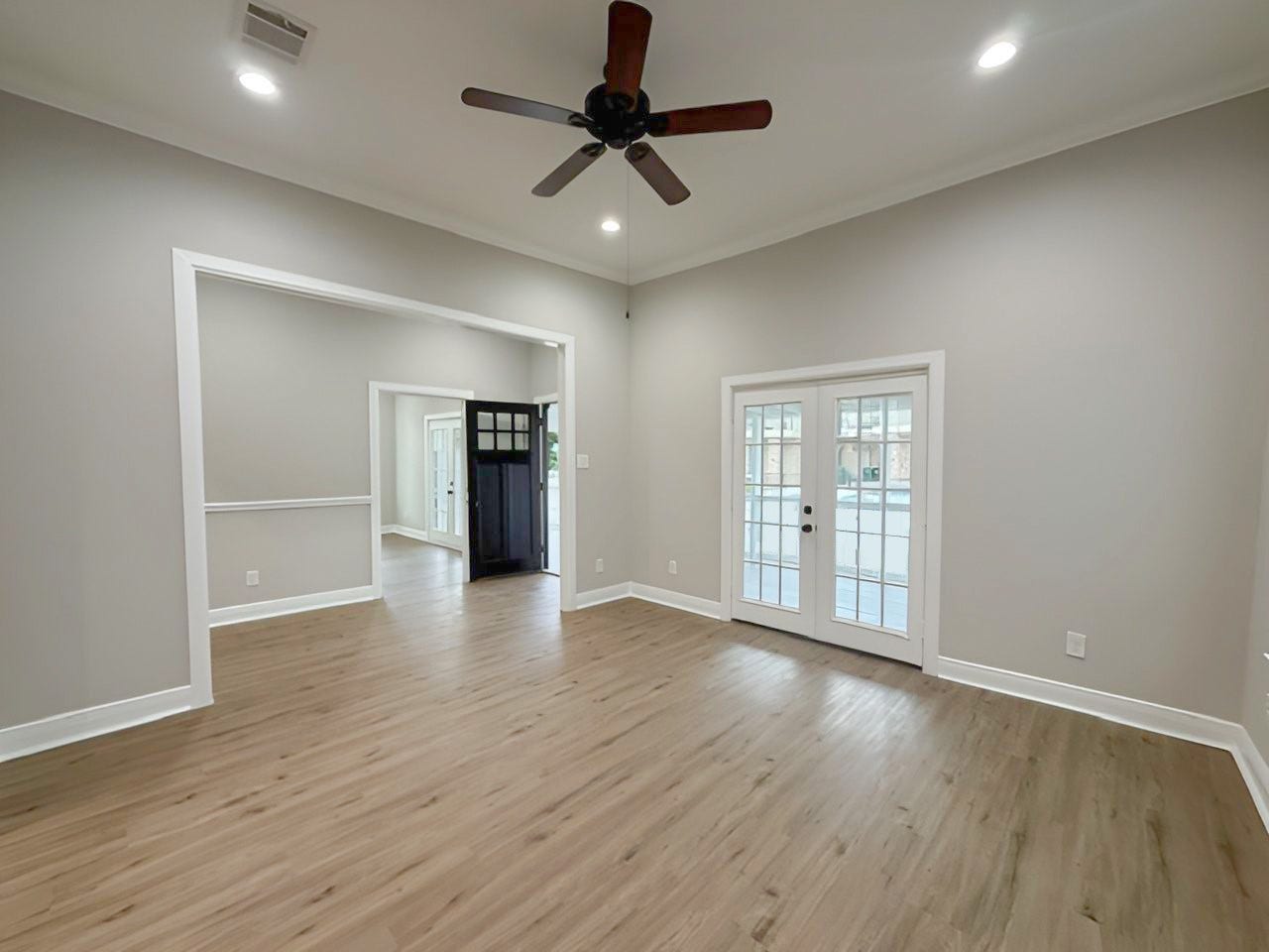 1517 COLORADO Street, Houston, TX 77007 This perspective highlights the room's generous proportions, high ceilings, and natural light, with an open transition to the front entry.