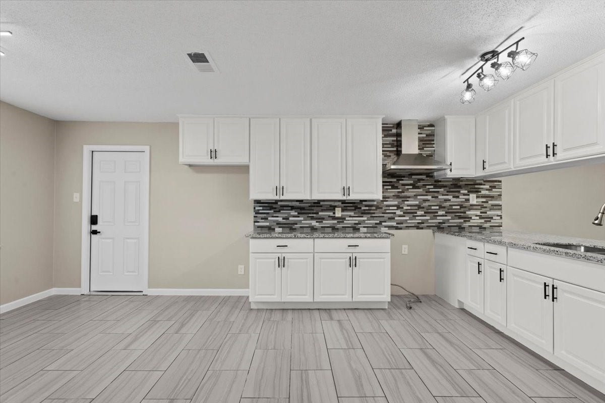3405 Meadowlark Lane, Alvin, TX 77511 3405 Meadowlark Lane, Alvin, TX 77511