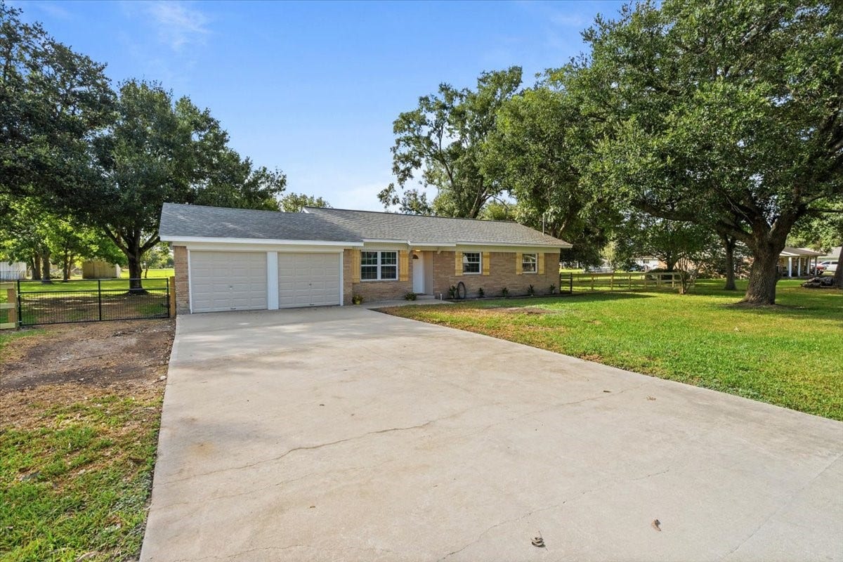 3405 Meadowlark Lane, Alvin, TX 77511 3405 Meadowlark Lane, Alvin, TX 77511