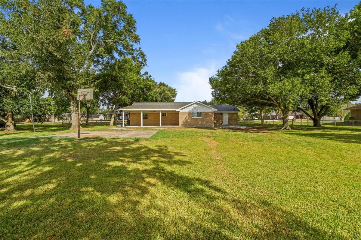 3405 Meadowlark Lane, Alvin, TX 77511 3405 Meadowlark Lane, Alvin, TX 77511