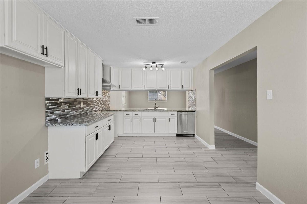 3405 Meadowlark Lane, Alvin, TX 77511 3405 Meadowlark Lane, Alvin, TX 77511