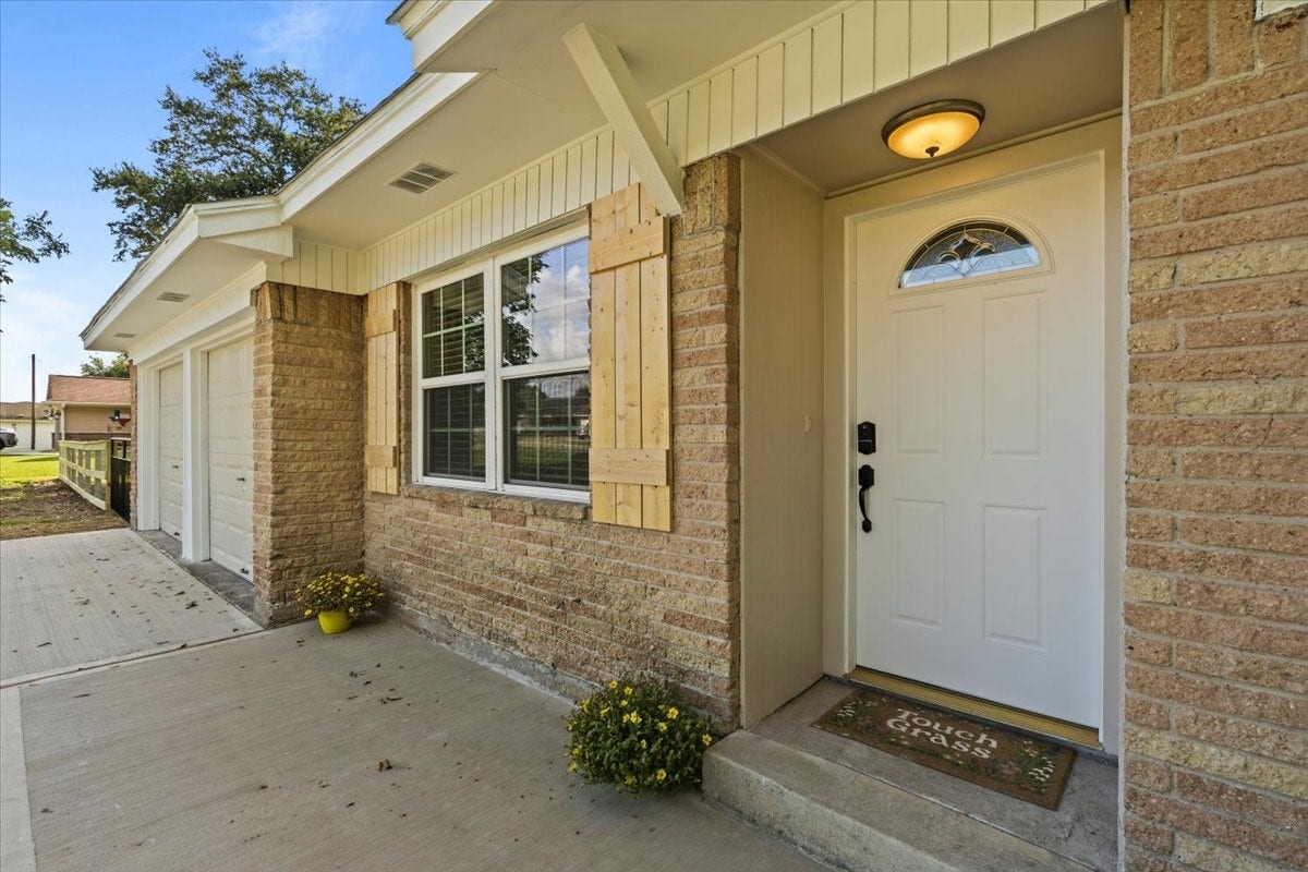 3405 Meadowlark Lane, Alvin, TX 77511 3405 Meadowlark Lane, Alvin, TX 77511