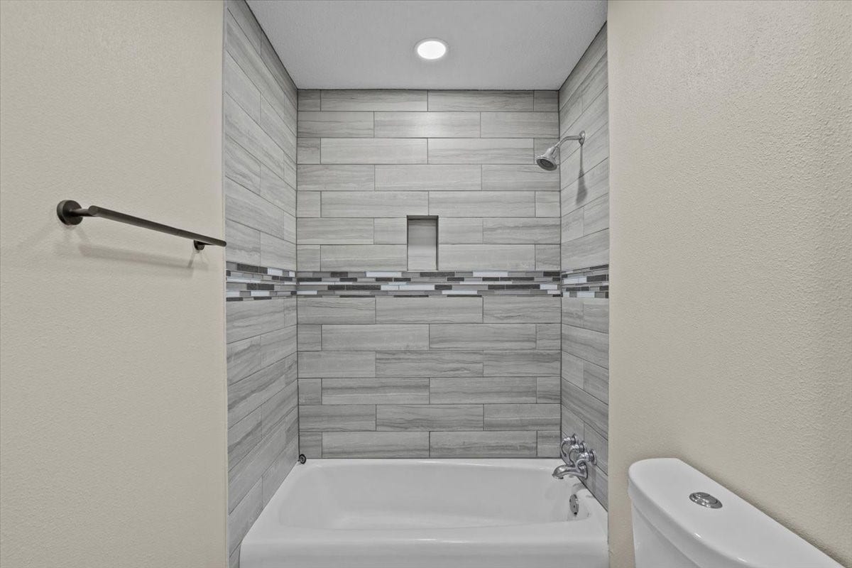 3405 Meadowlark Lane, Alvin, TX 77511 3405 Meadowlark Lane, Alvin, TX 77511