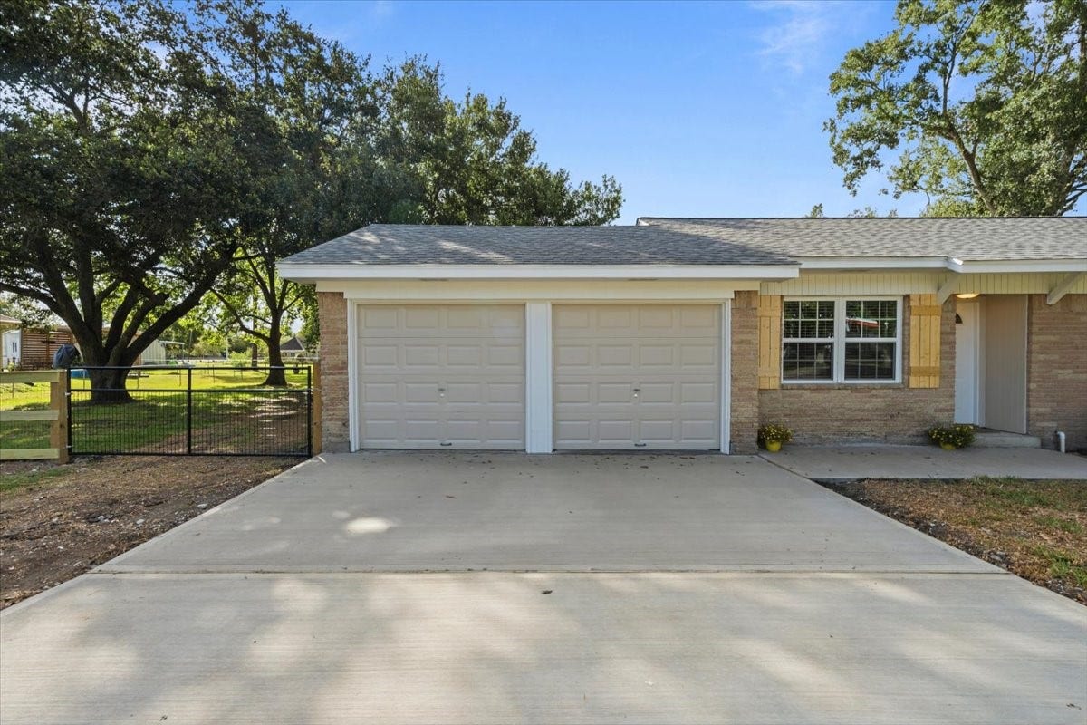 3405 Meadowlark Lane, Alvin, TX 77511 3405 Meadowlark Lane, Alvin, TX 77511