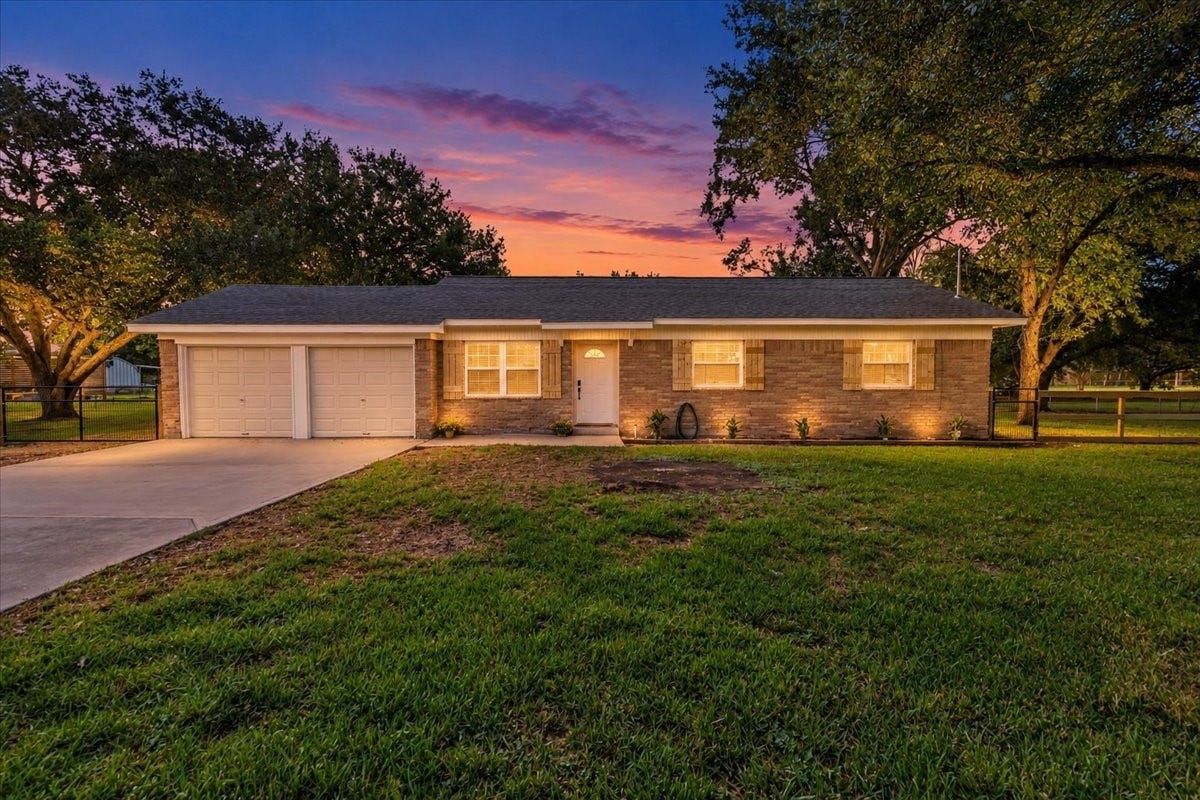 3405 Meadowlark Lane, Alvin, TX 77511 3405 Meadowlark Lane, Alvin, TX 77511