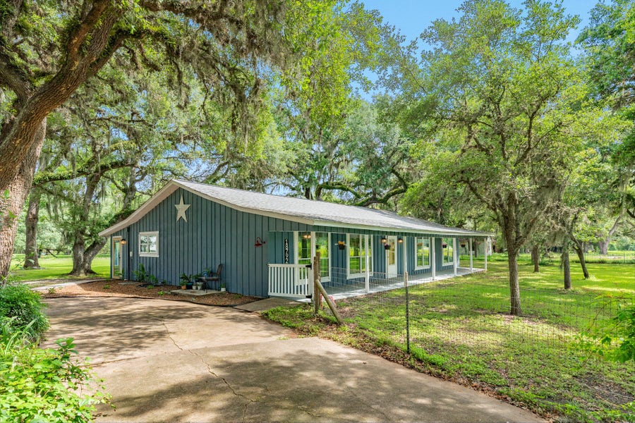 Property photo for 18792 Highway 35, Sweeny, TX