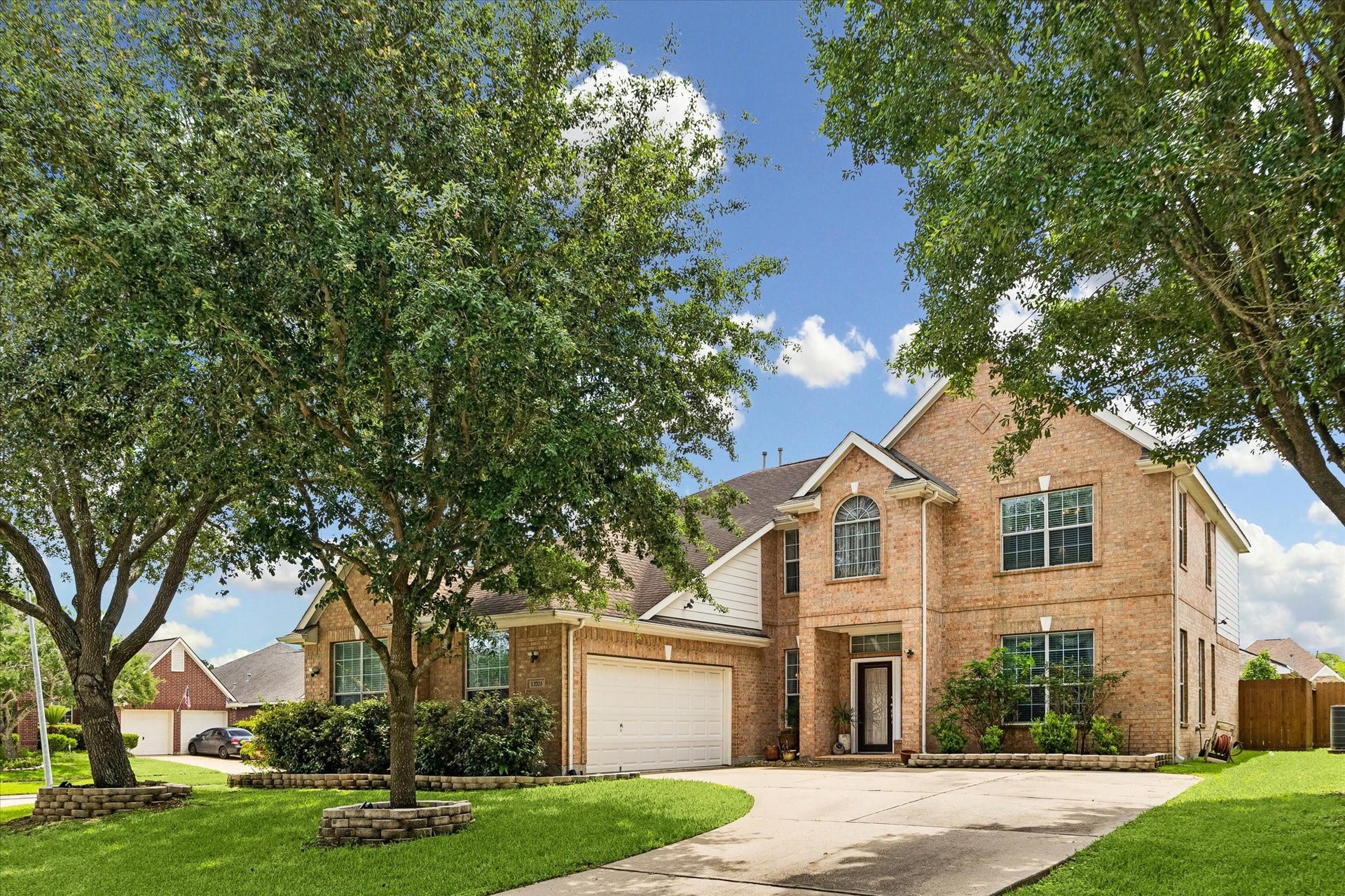 13703 Hudson Court, Sugar Land, TX 77498 Brick traditional on a corner cul-de-sac lot