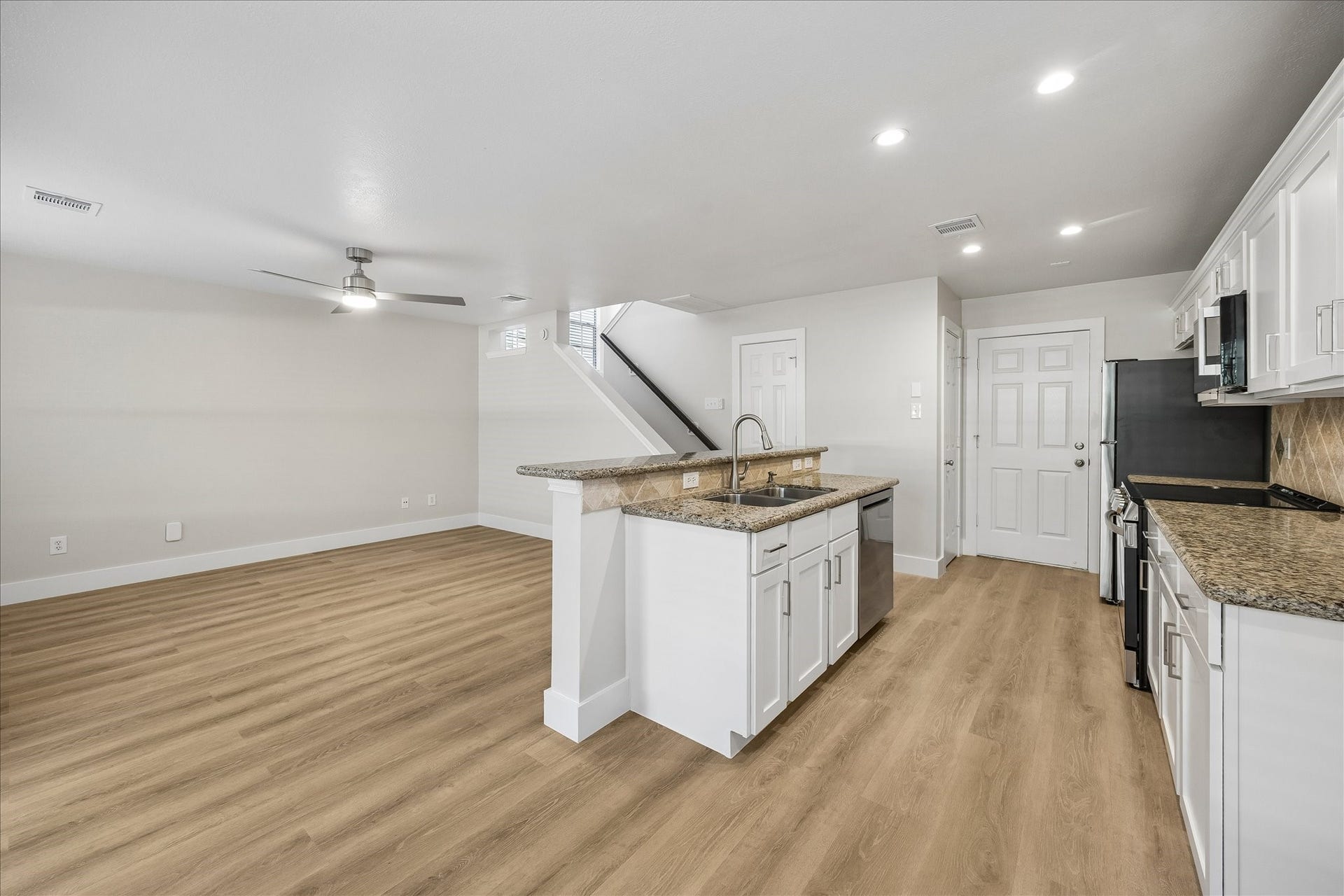 90 N Walden Elms Circle, Spring, TX 77382 The kitchen opens to the living room.