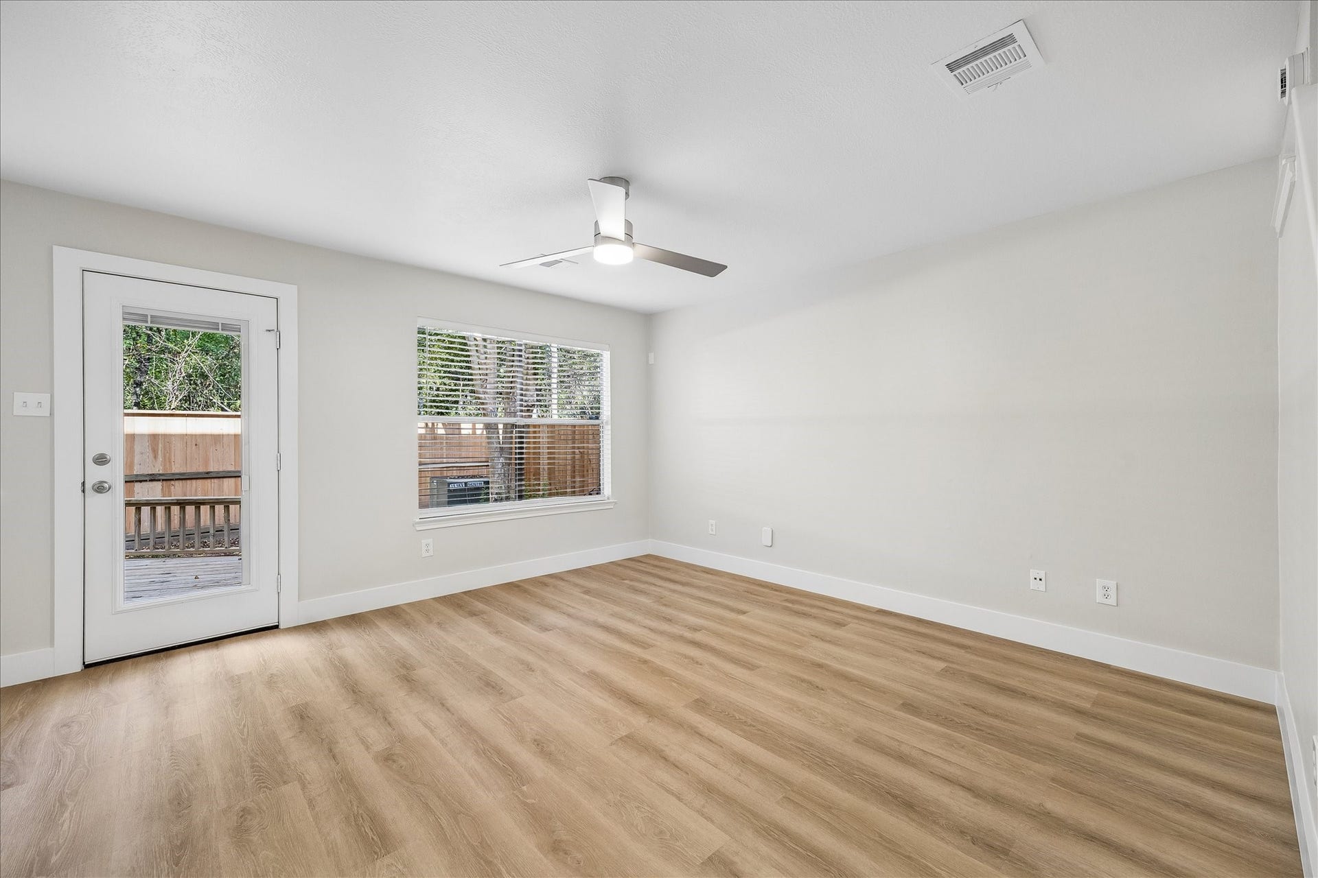 90 N Walden Elms Circle, Spring, TX 77382 The living room has a new ceiling fan with remote.