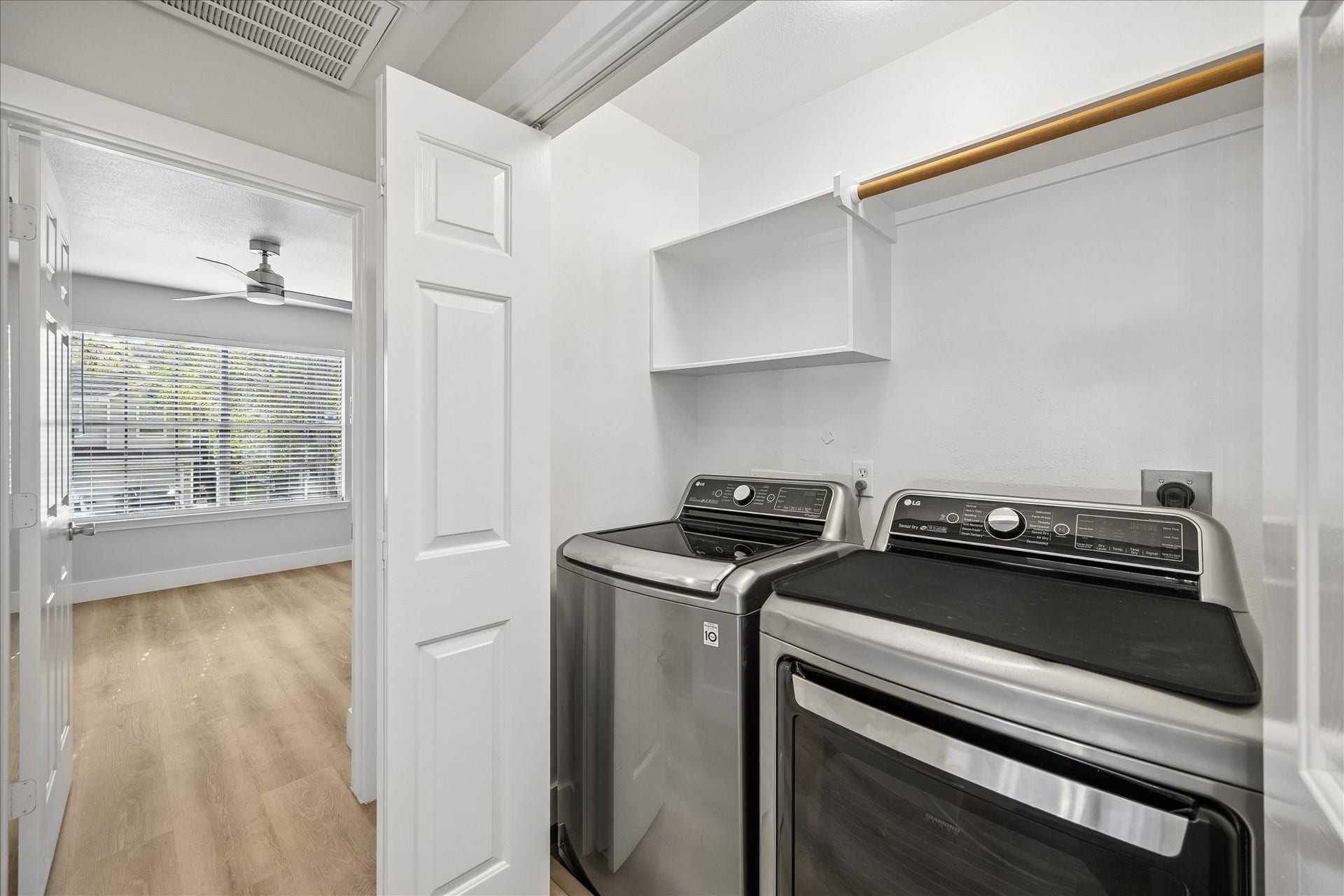 90 N Walden Elms Circle, Spring, TX 77382 Washer and dryer included.