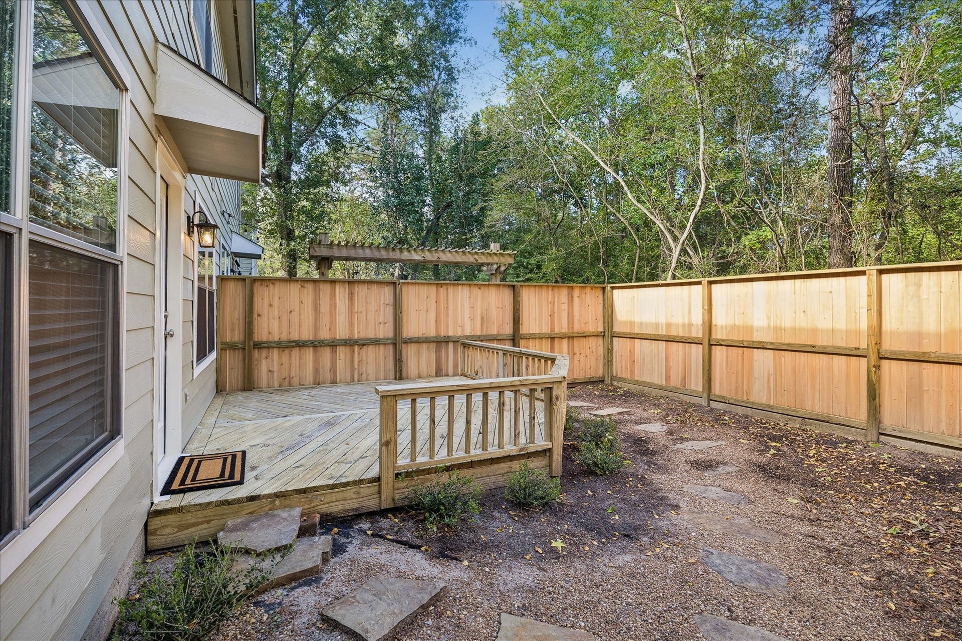 90 N Walden Elms Circle, Spring, TX 77382 New cedar rear fence.