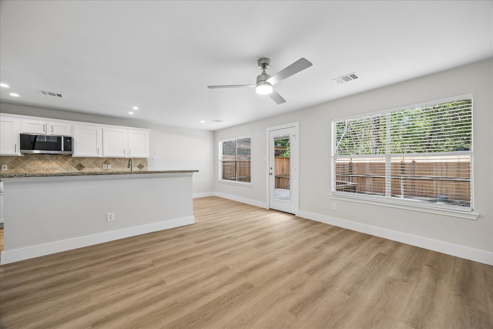 90 N Walden Elms Circle, Spring, TX 77382 Large windows provide abundant, natural light.