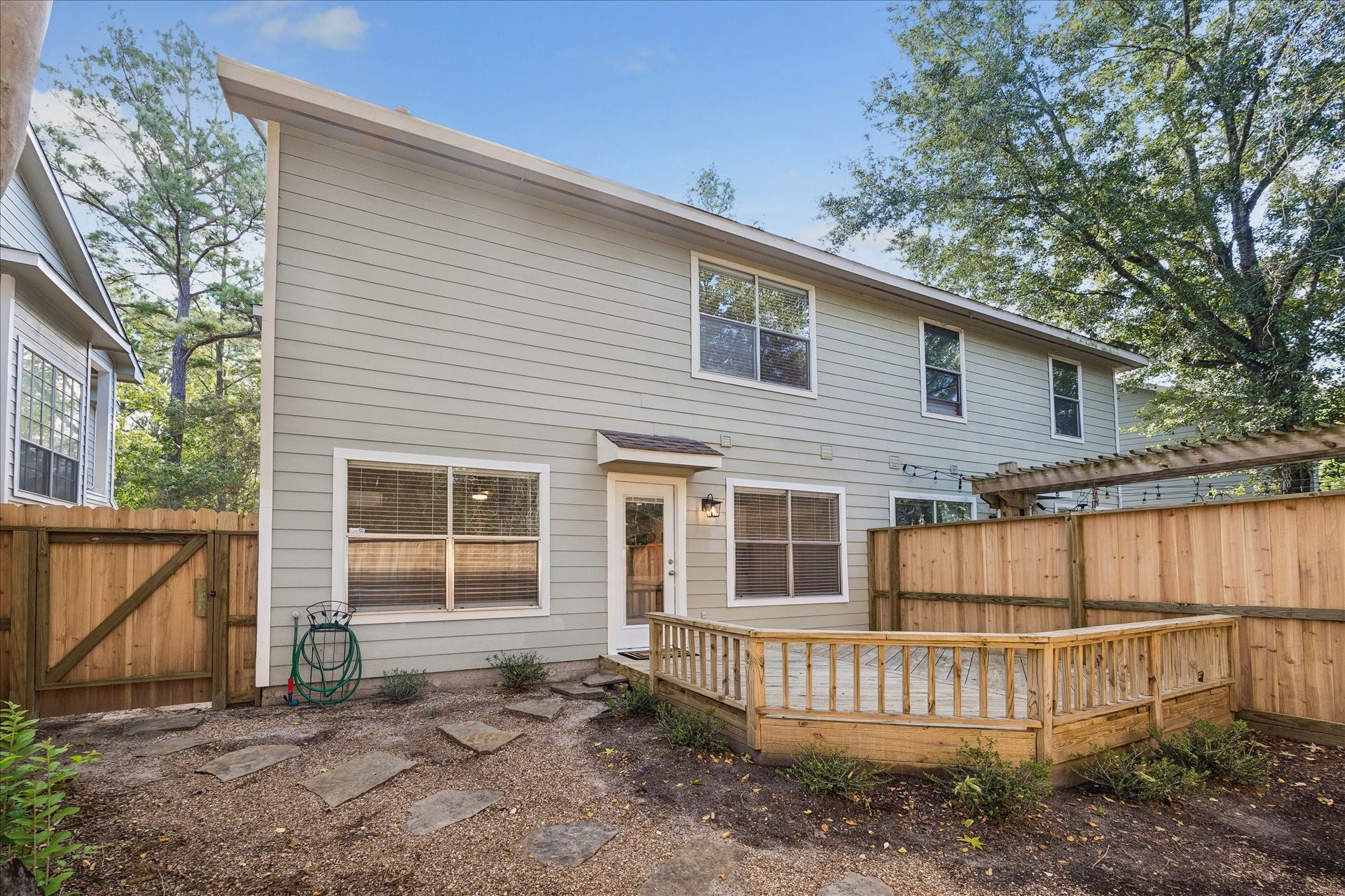 90 N Walden Elms Circle, Spring, TX 77382 Enjoy hanging out on the back deck.