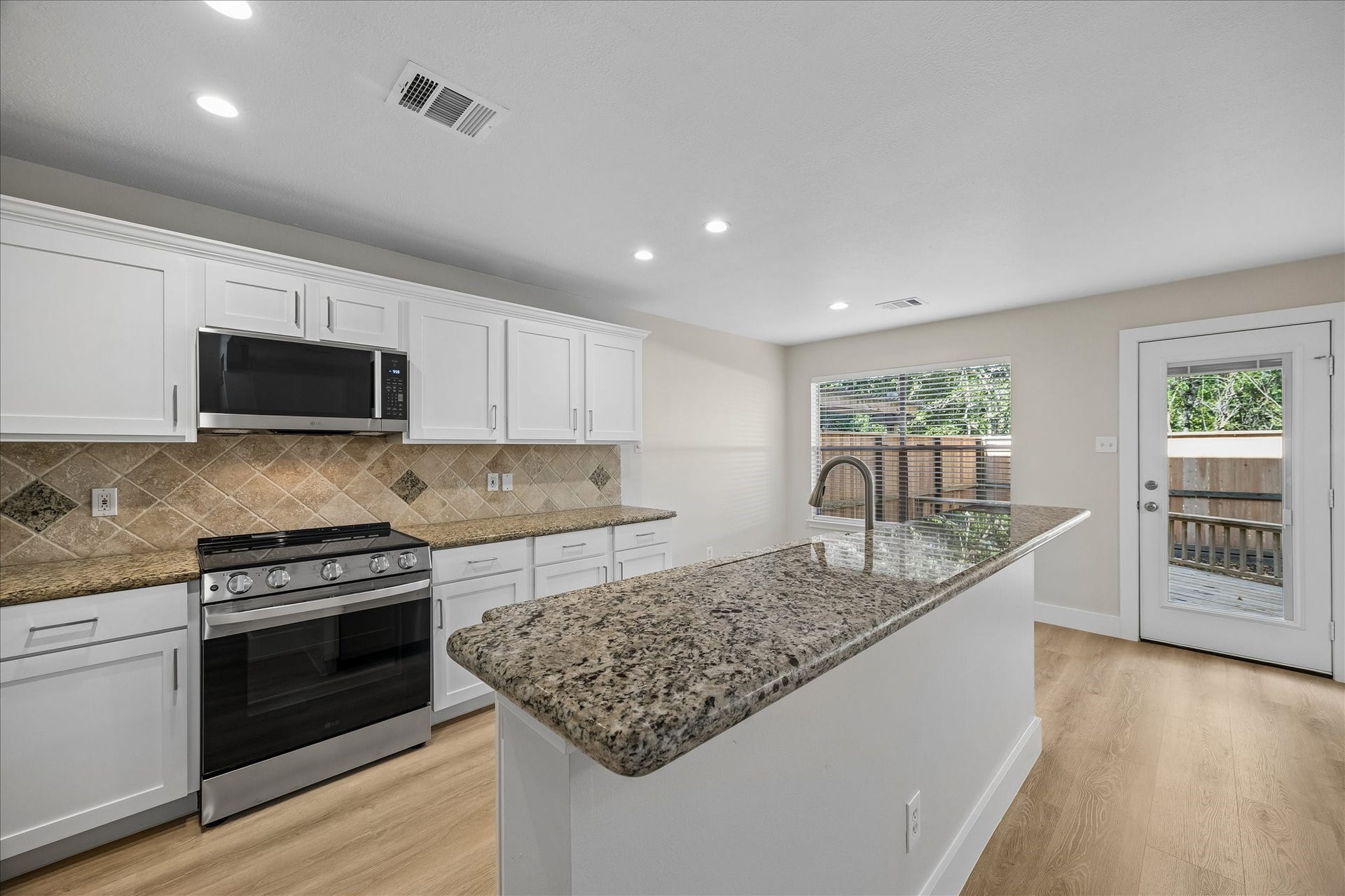 90 N Walden Elms Circle, Spring, TX 77382 Secondary view of the kitchen.