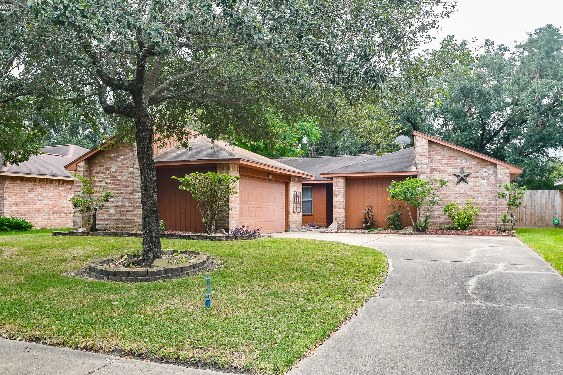 15919 Val Verde Drive, Houston, TX 77083 15919 Val Verde Drive, Houston, TX 77083