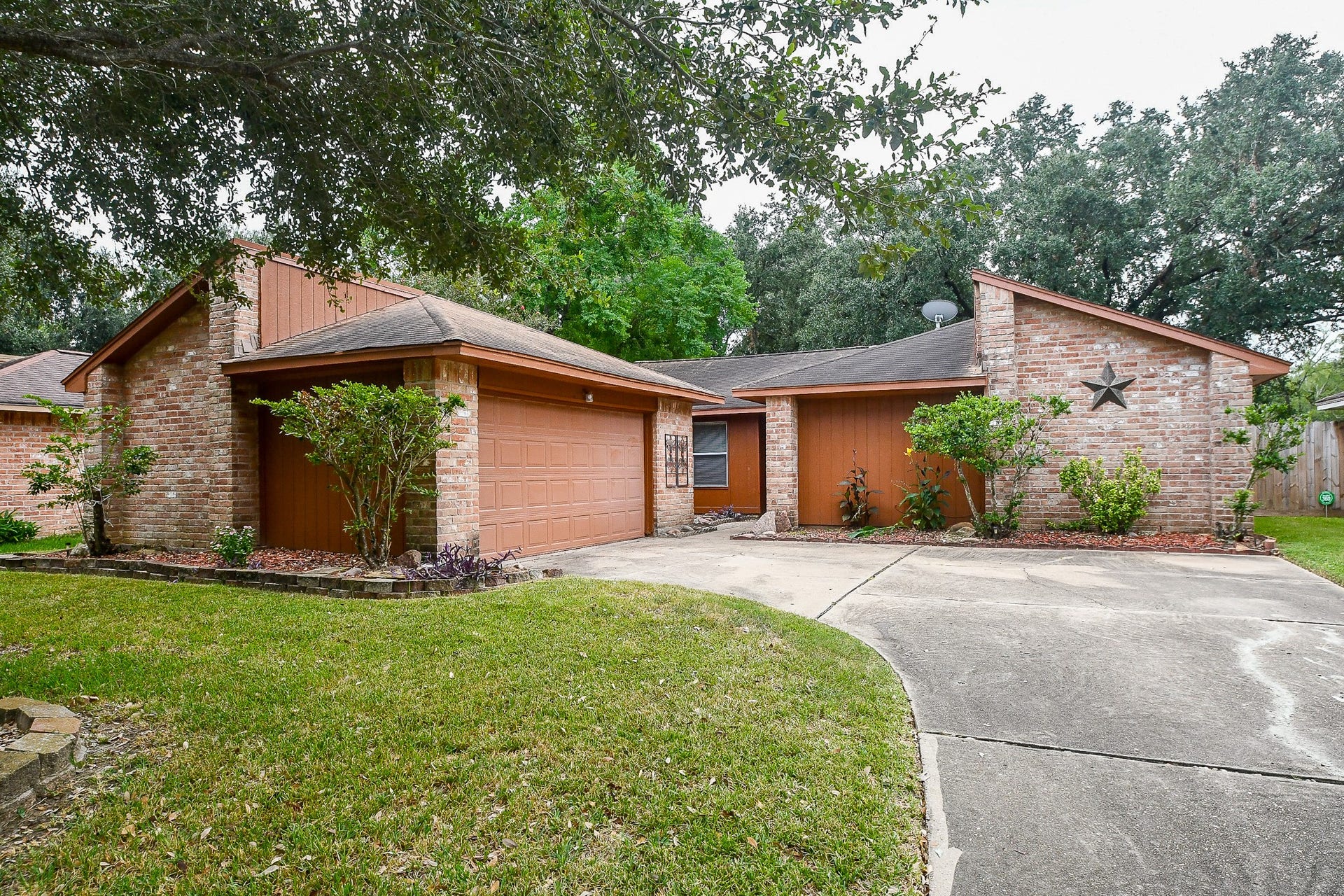 15919 Val Verde Drive, Houston, TX 77083 15919 Val Verde Drive, Houston, TX 77083