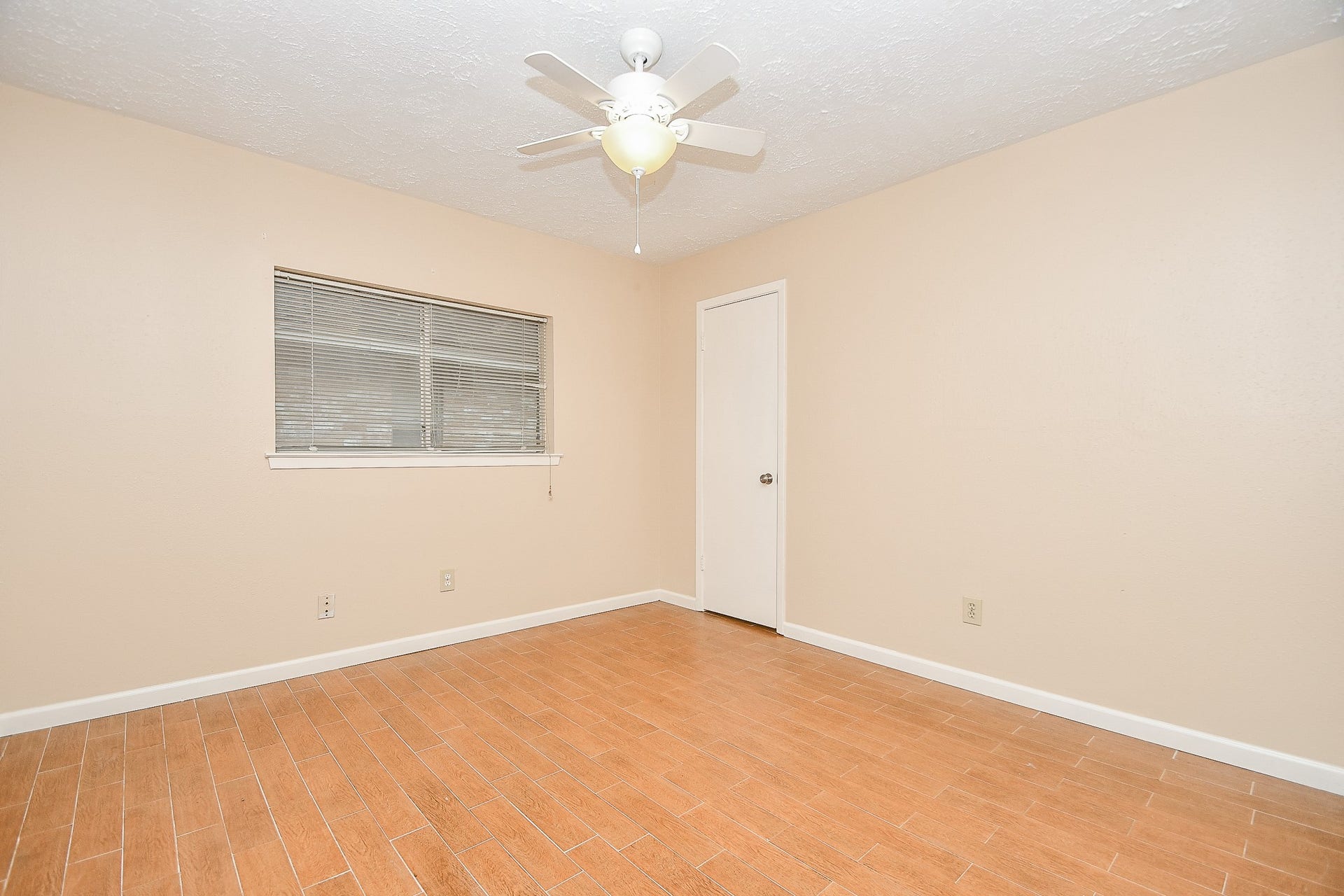 15919 Val Verde Drive, Houston, TX 77083 15919 Val Verde Drive, Houston, TX 77083