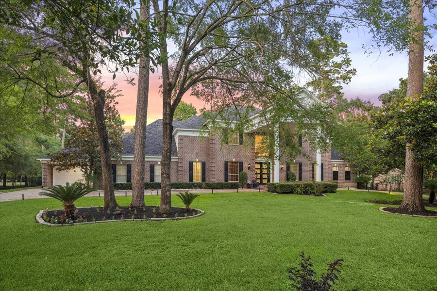 Property photo for 35 N Regent Oak, Spring, TX